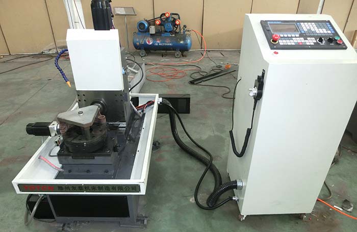 馬(mǎ)蹄鐵專用機(jī)床實物圖